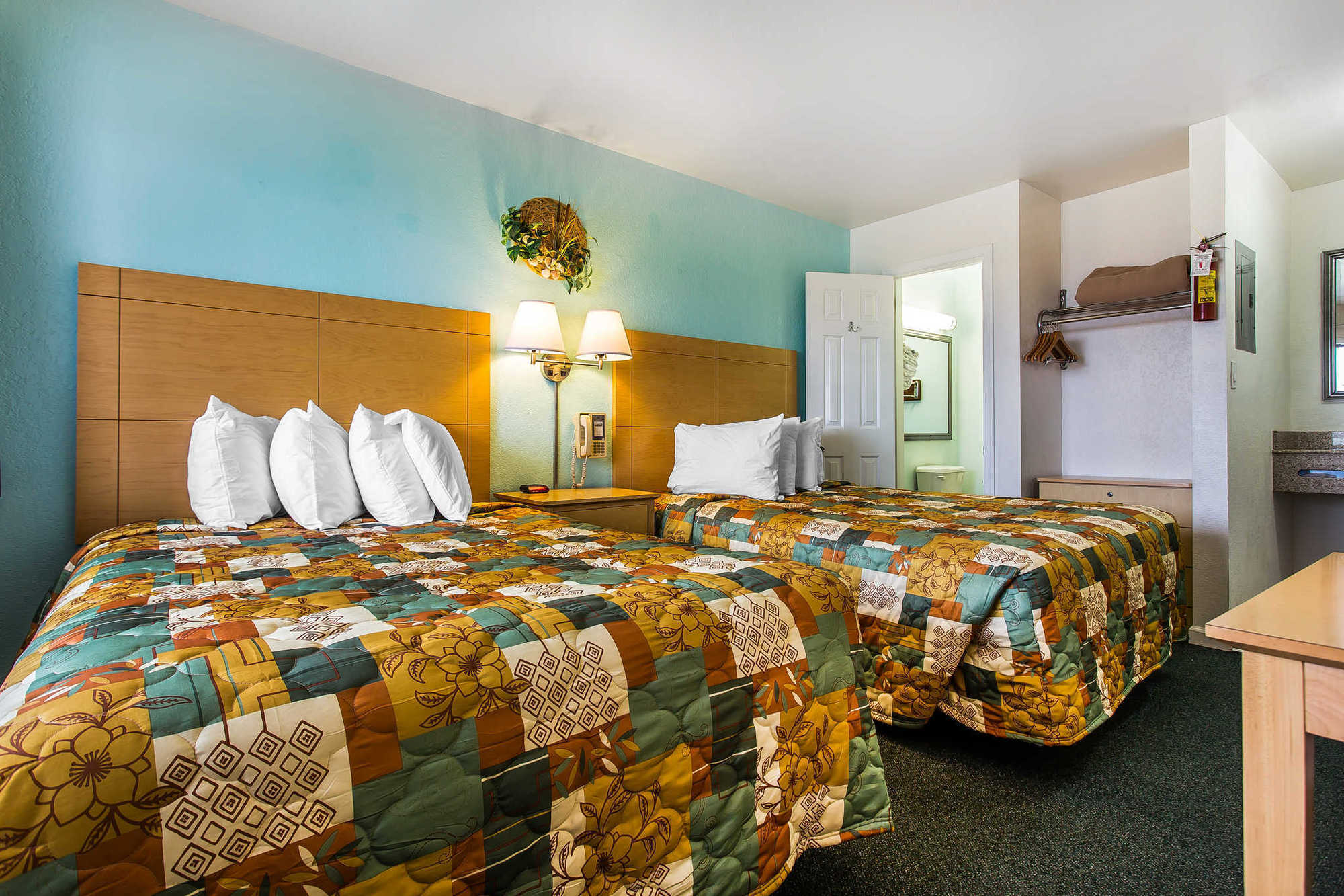 Rodeway Inn & Suites ナグス・ヘッド 部屋 写真