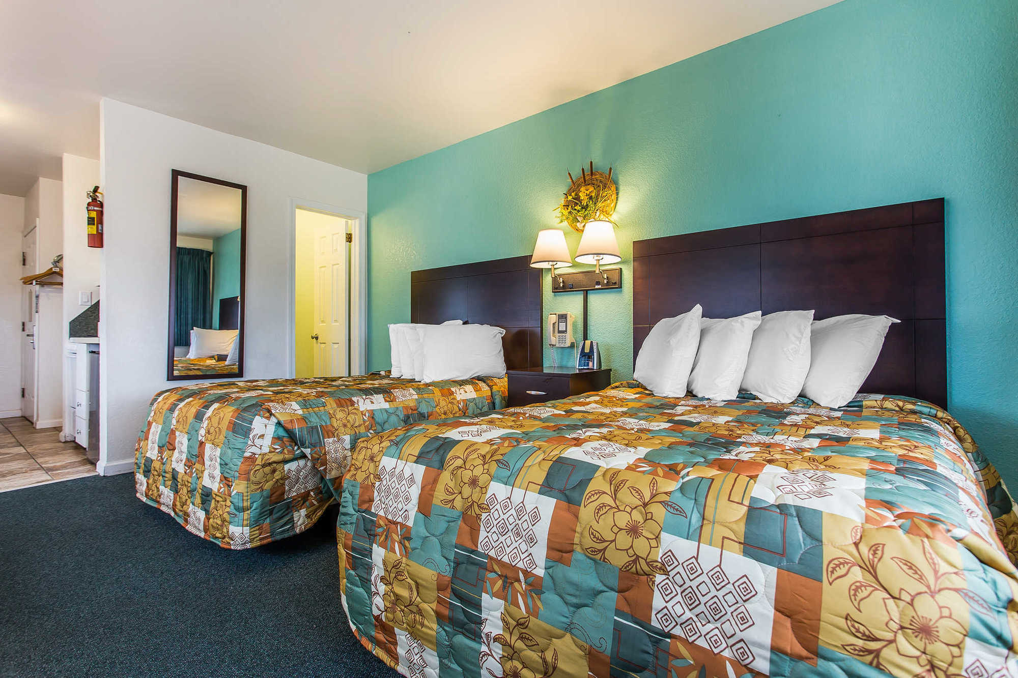Rodeway Inn & Suites ナグス・ヘッド 部屋 写真