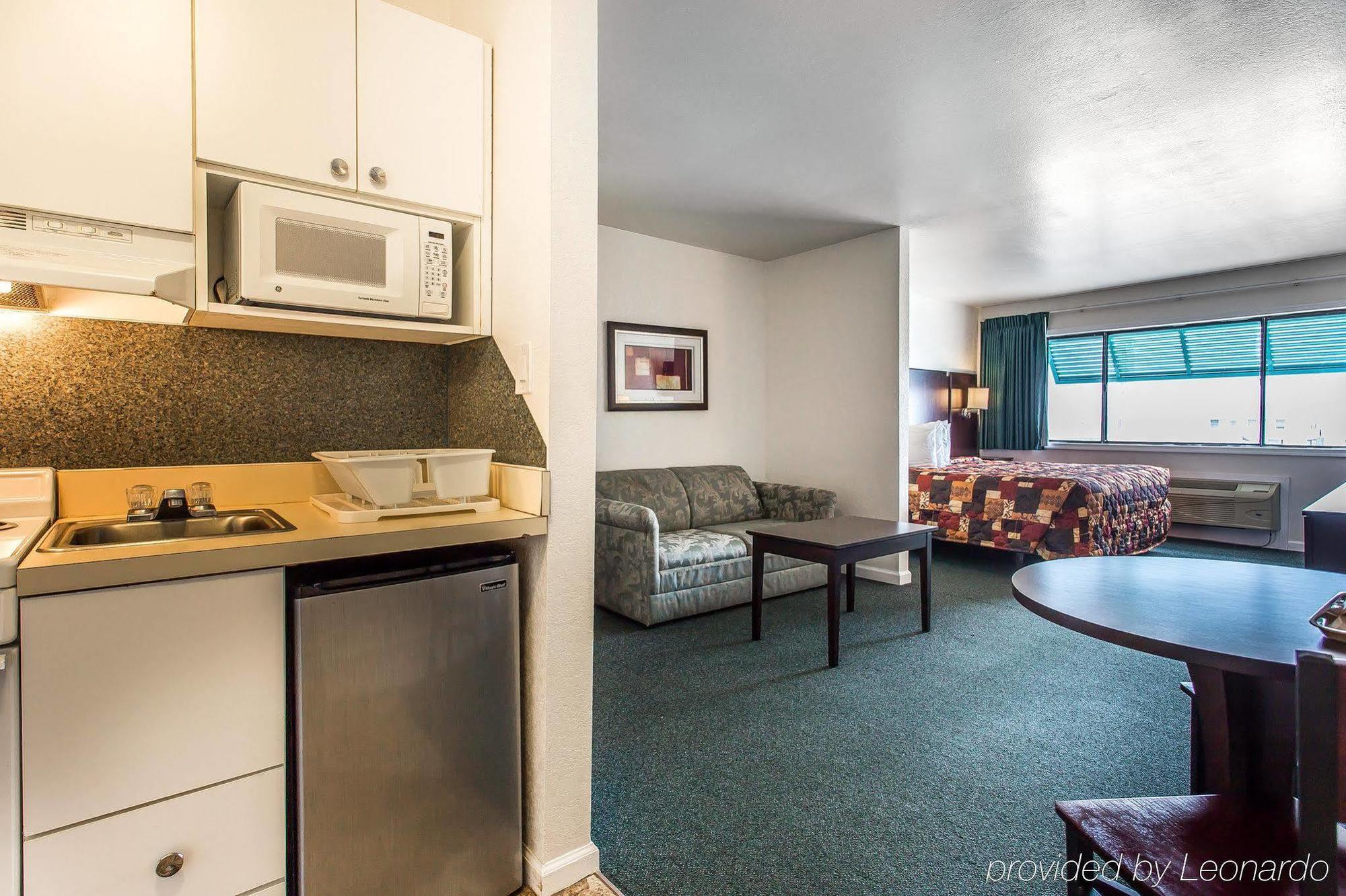 Rodeway Inn & Suites ナグス・ヘッド エクステリア 写真