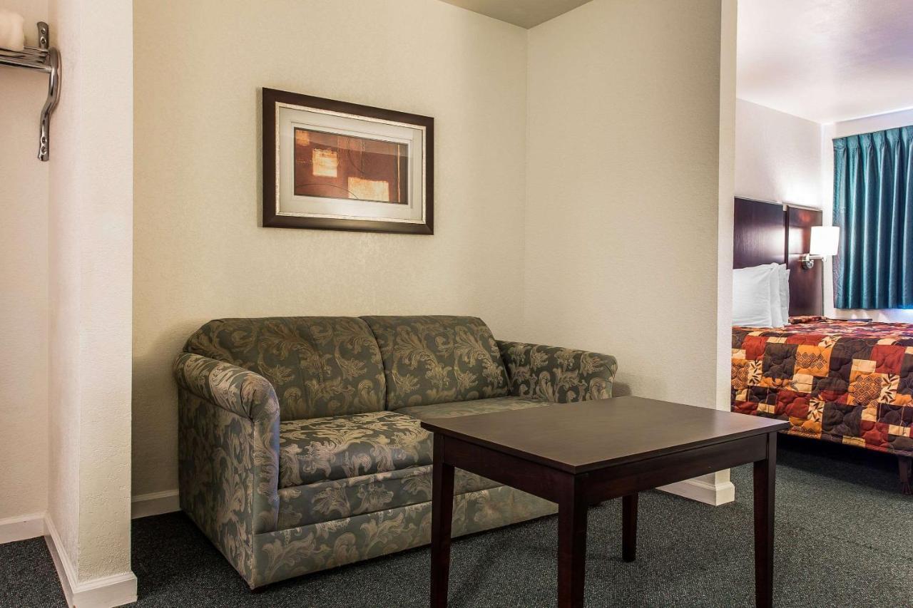 Rodeway Inn & Suites ナグス・ヘッド エクステリア 写真